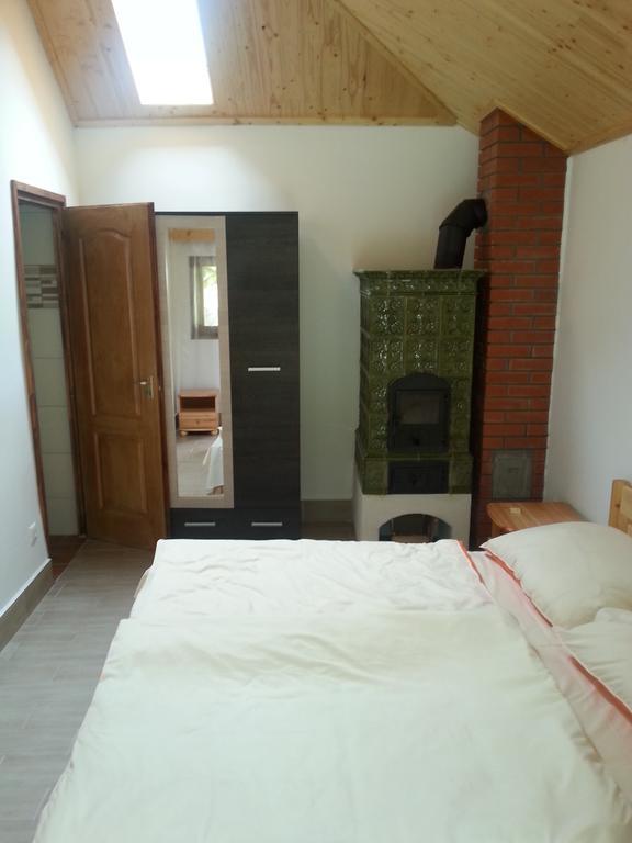 Lugas Vendeghaz Hotel Felsotold ภายนอก รูปภาพ
