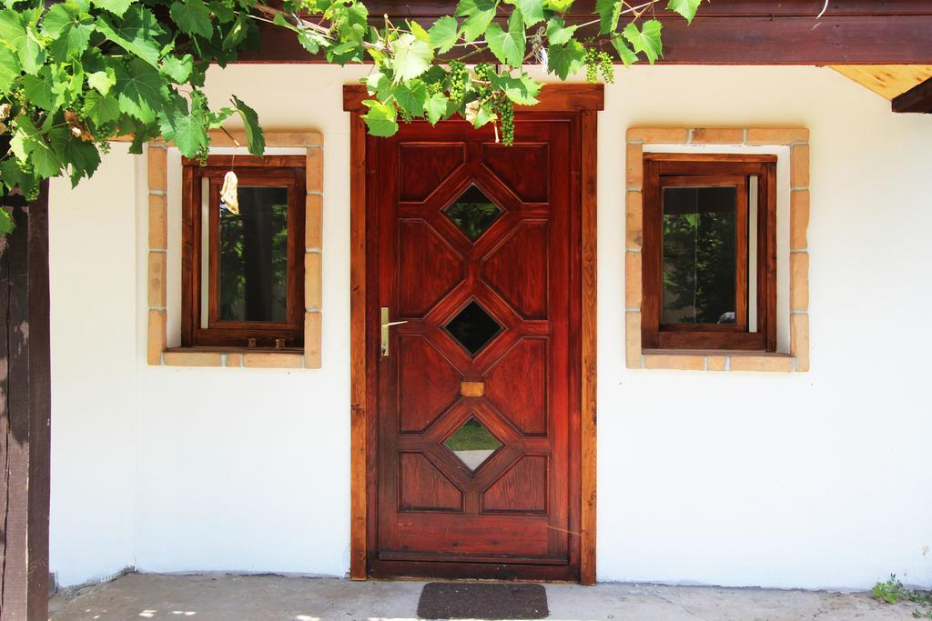 Lugas Vendeghaz Hotel Felsotold ภายนอก รูปภาพ