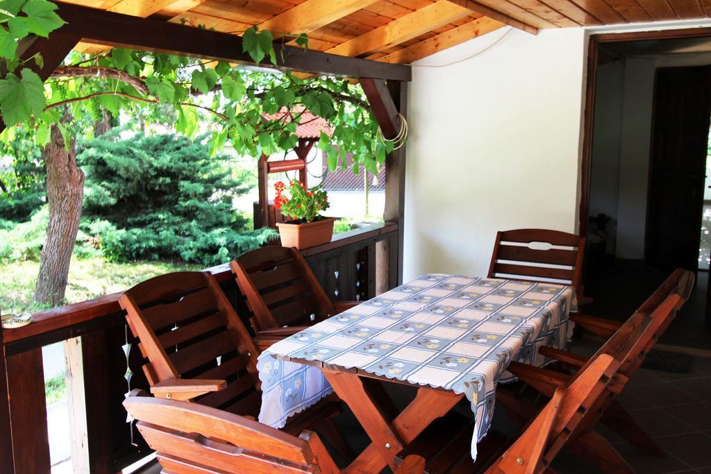 Lugas Vendeghaz Hotel Felsotold ภายนอก รูปภาพ